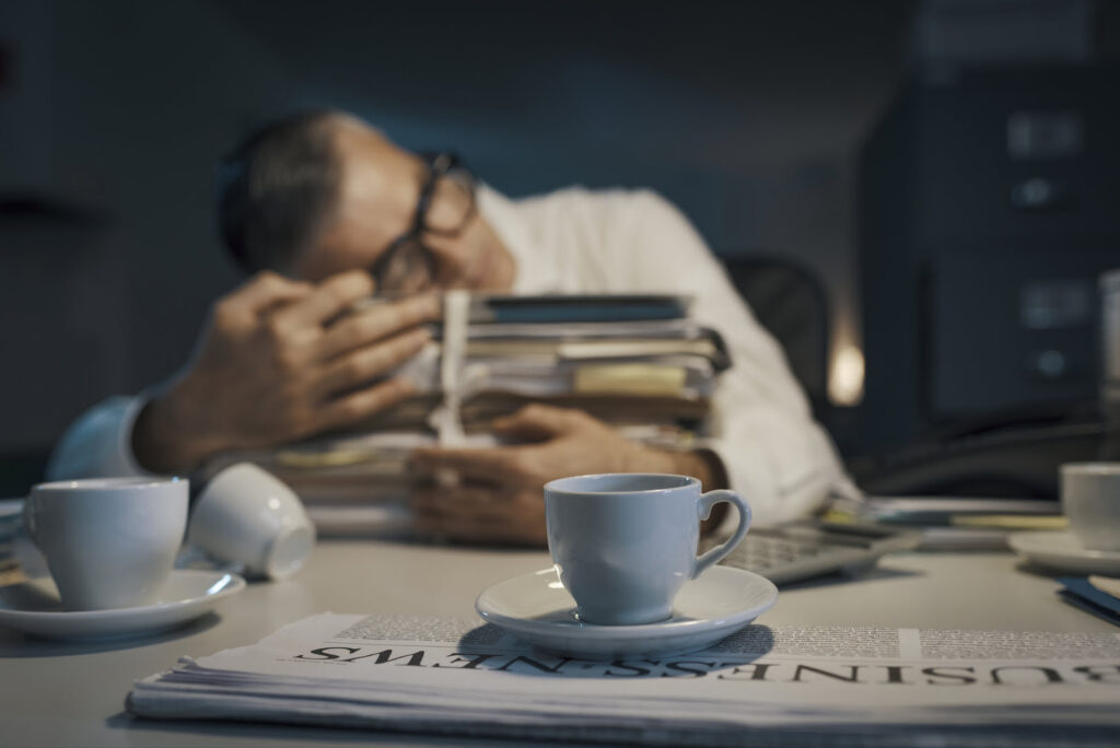 Foto verschil burn out en overspannen zijn verkleind